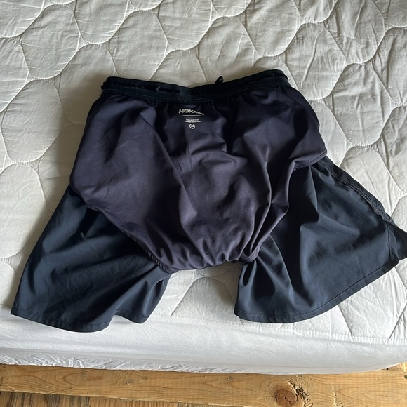 Like new condition HOKA  RUNNING SHORTS M - Picture 5 of 5